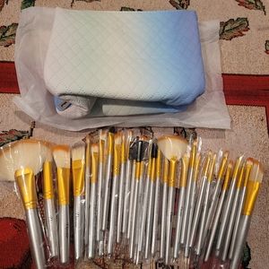 32 pieces make up brush with make up bag